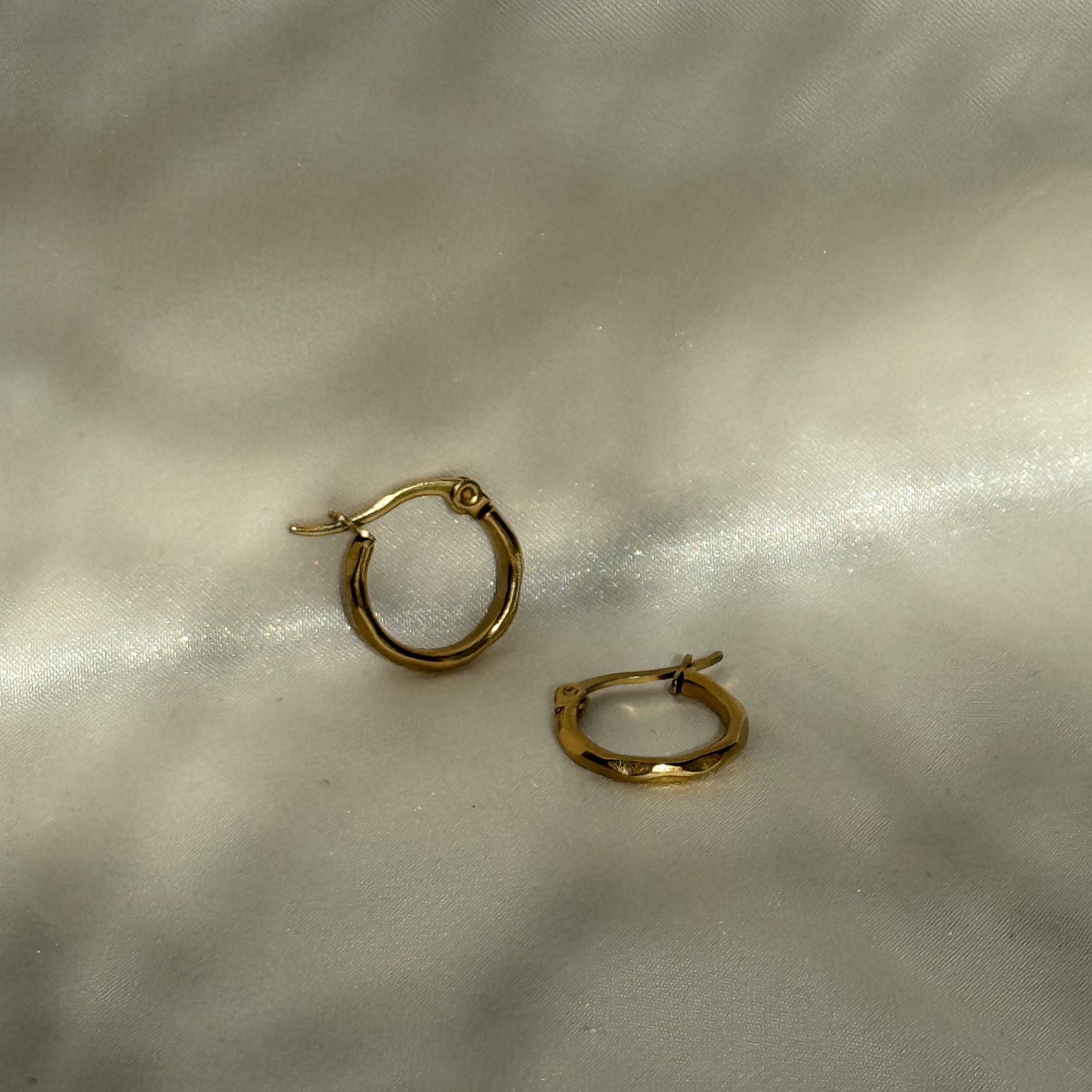 The Minimal Hoop Earrings | Waterproof